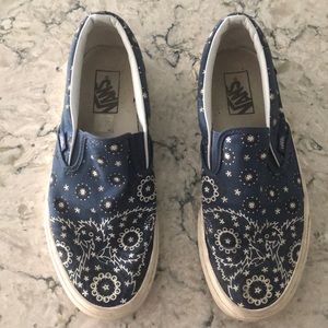 Unisex Vans in blue bandana, women 10, men 8.5
